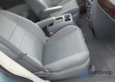 2010 Chrysler Town & Country Touring from USA, damaged, VIN 2A4RR5D1XAR441858